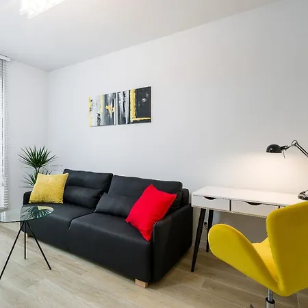 Apartment Fabryczna By Renters