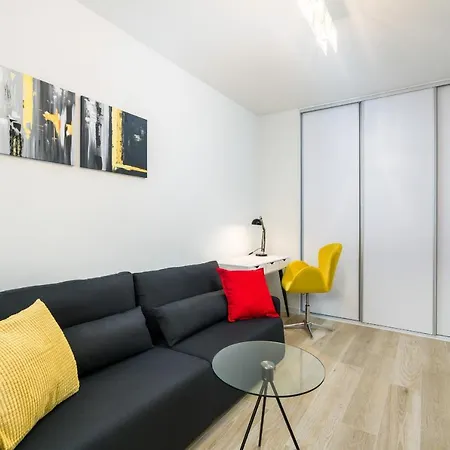Fabryczna By Renters * Poznań